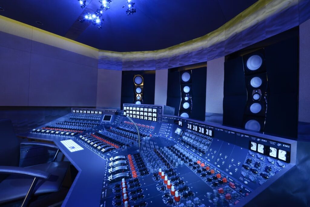 Van Damme Fuels Prime Studios Latest Mastering Space Wpwjggbz6Thg.jpg